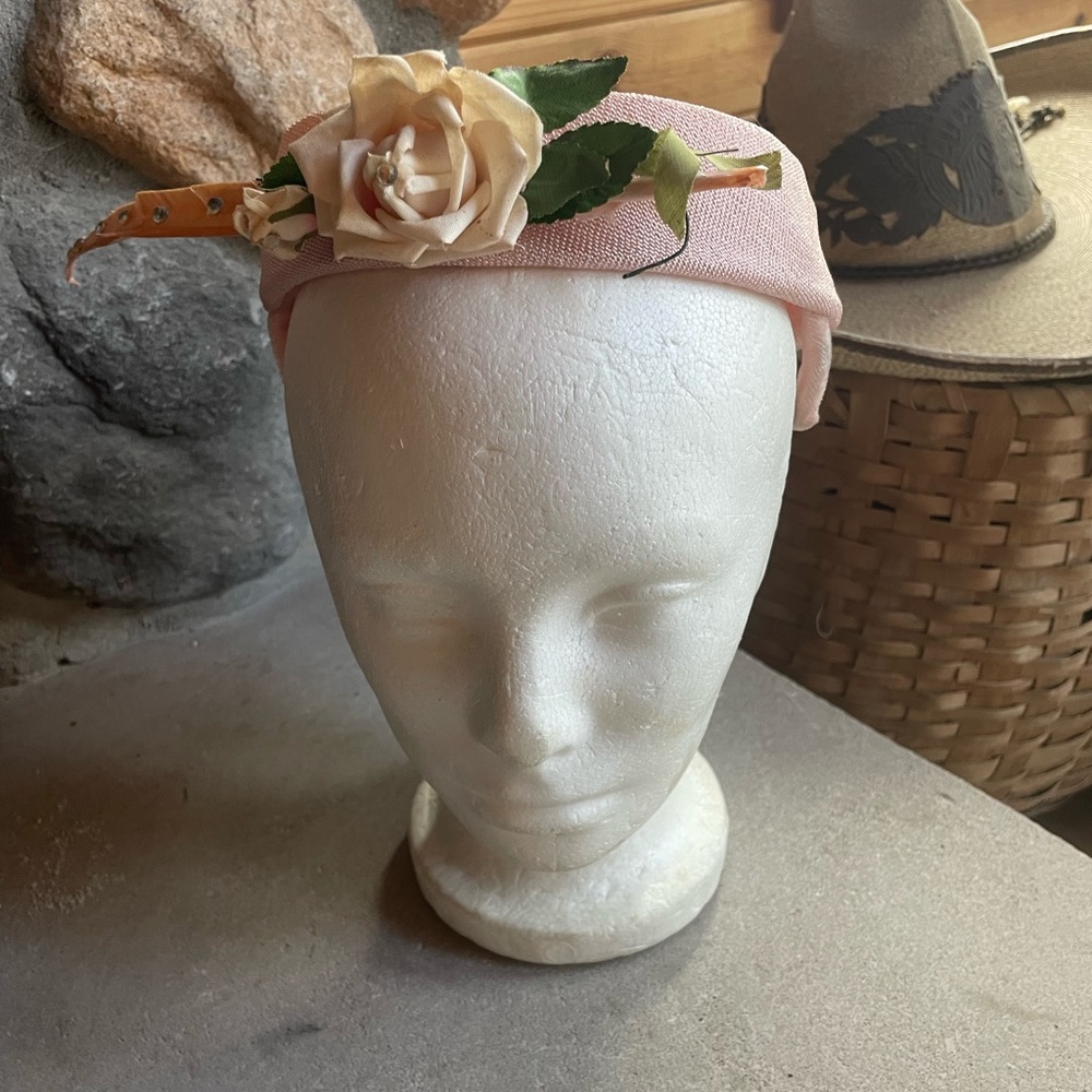 1940s Pale Pink Floral‎ Pillbox Hat - Picture 1 of 7